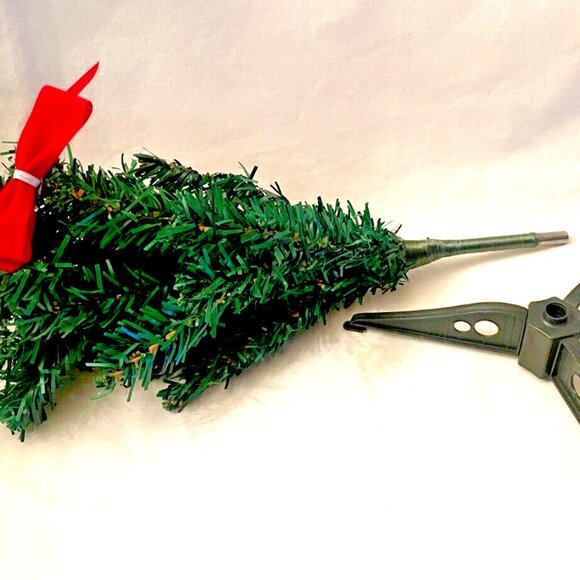 Green Artificial Christmas Tree 16" x 12" Table top Undecorated Easy Storage - Picture 5 of 6